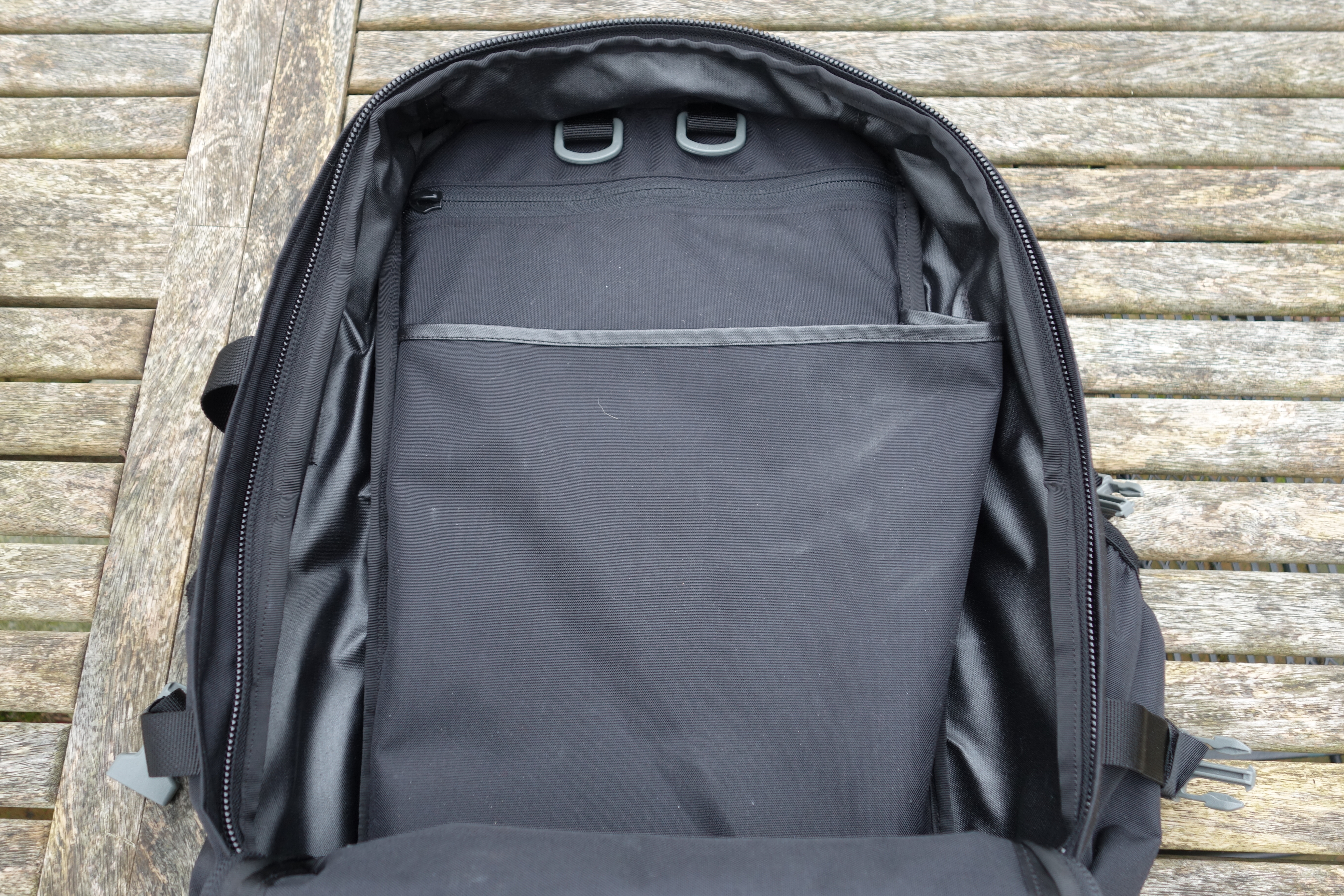 Sabra Gear Solo Review internal hydration and laptop compartment