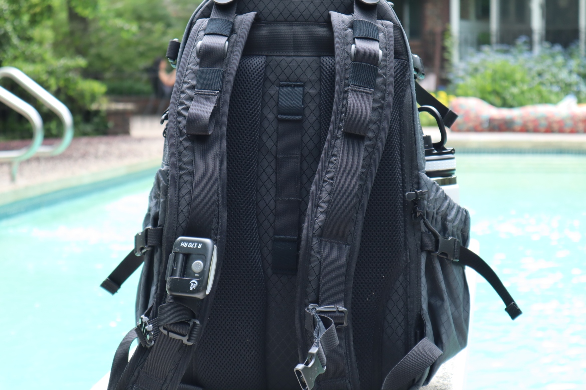 Alpha OneNiner A19 Evade 1.5 Review straps and back panel with luggage pass through